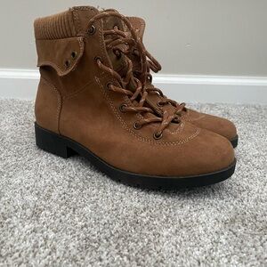 St. John’s Bay Yosemite Women’s Boot, Cognac Brown Faux Suade Size 8.5